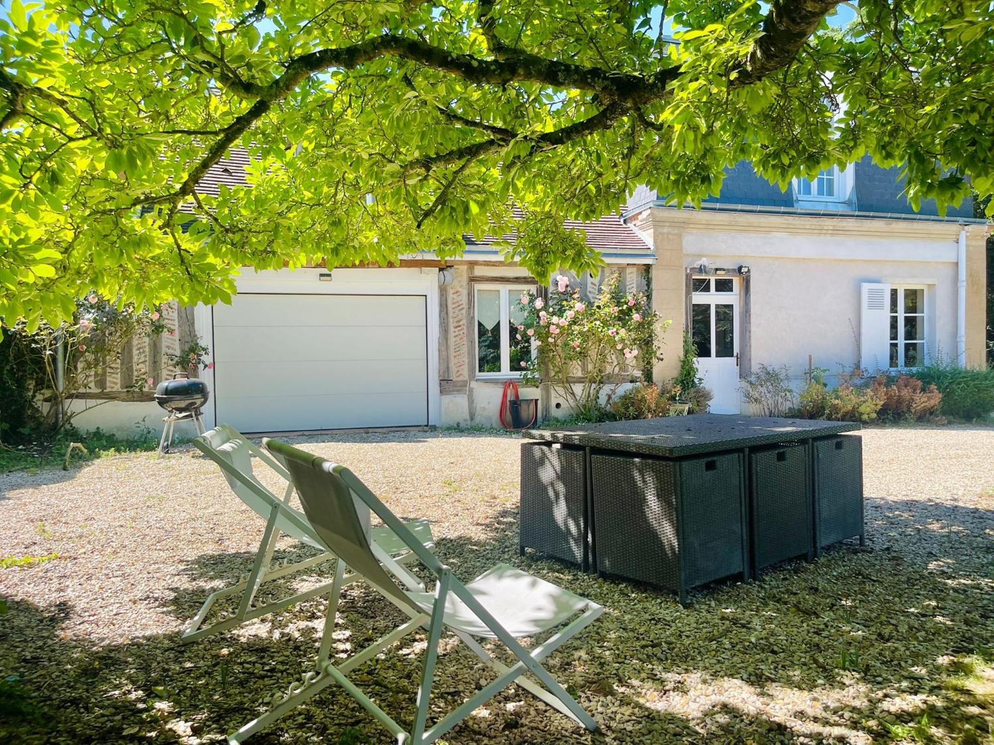 Maison Chaleureuse De 4 A 12 Personnes Neuville-aux-Bois Bagian luar foto