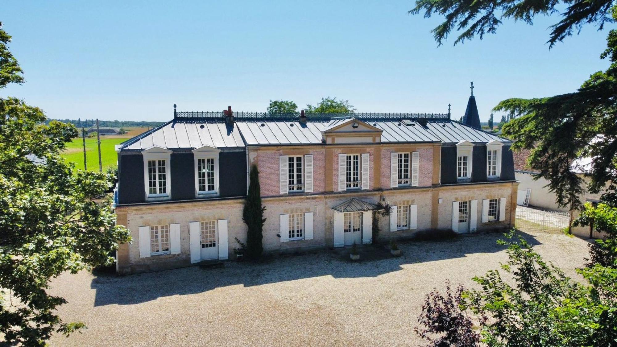 Maison Chaleureuse De 4 A 12 Personnes Neuville-aux-Bois Bagian luar foto